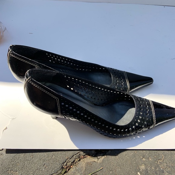 Stuart Weitzman Black Heels Size 6W - Picture 4 of 13